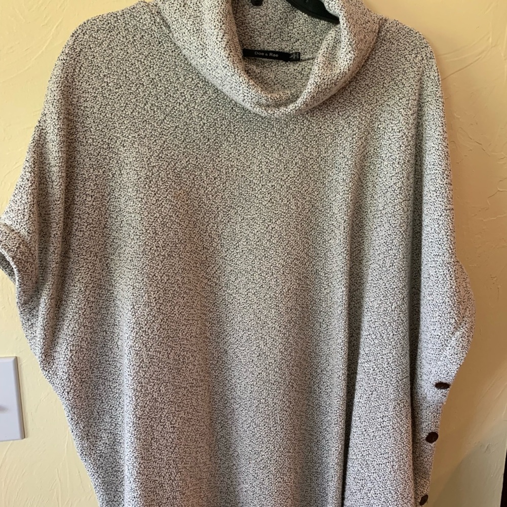 Doe & Rae white-gray cowl-neck sweater shell, L